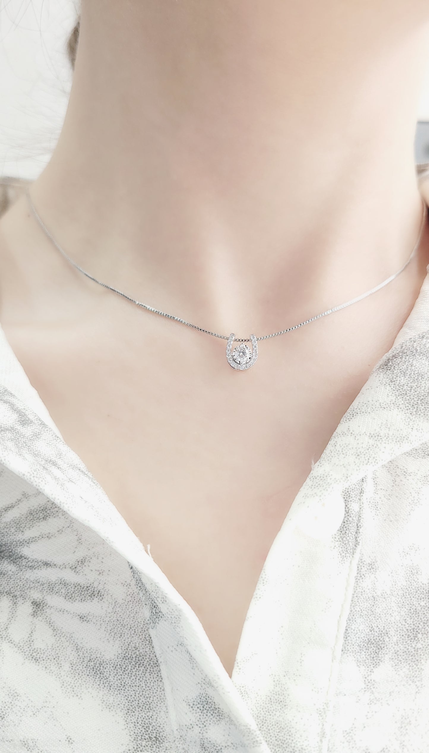 Lucky Horseshoe Diamond Pendant-WK3849