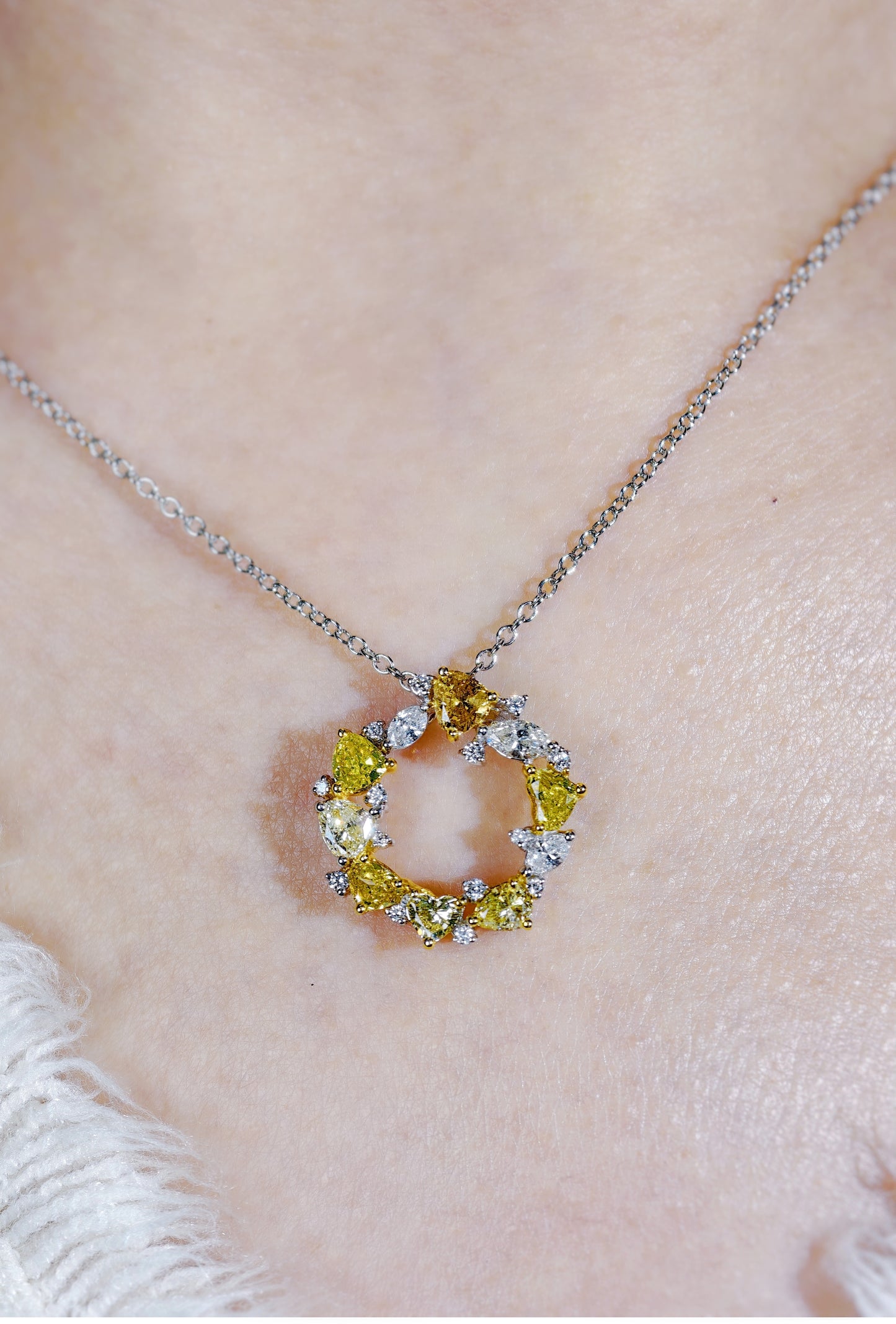 Yellow Diamond Wreath Pendant -WK3215@