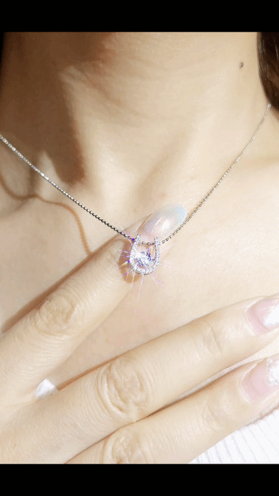 Horseshoe Dancing Diamond Pendant-WK4007